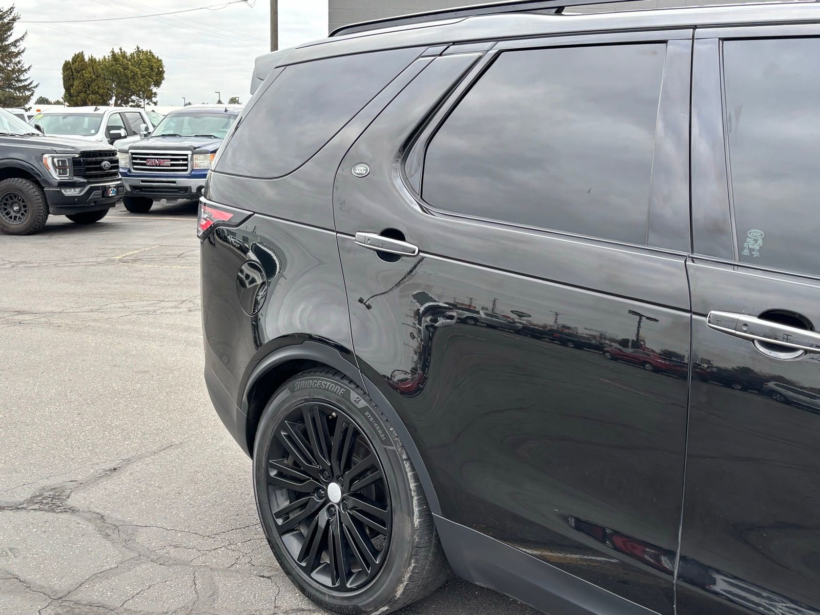 Used 2018 Land Rover Discovery HSE Luxury image 4
