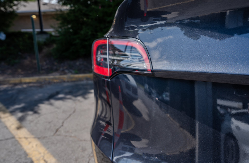 Used 2024 Tesla Model Y Long Range AWD/4WD image 25