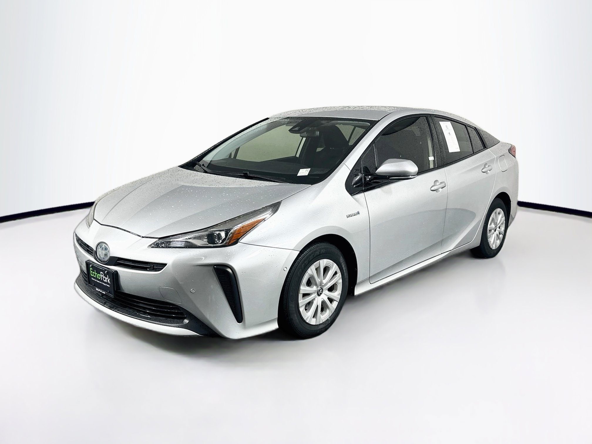Used 2020 Toyota Prius LE FWD image 3