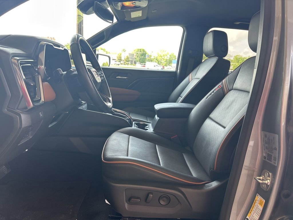 Used 2025 GMC Canyon AT4 w/ AT4 Premium Package AWD/4WD image 8