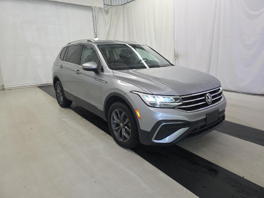 Used 2023 Volkswagen Tiguan SE AWD/4WD image 2