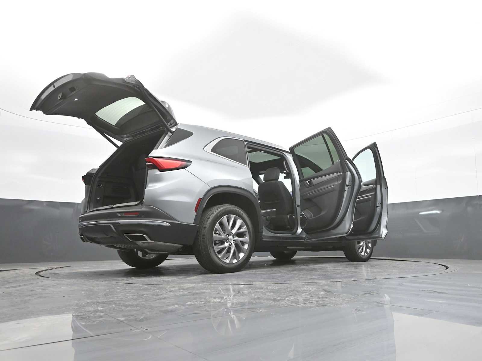 Used 2025 Buick Enclave Preferred w/ Power Package image 53