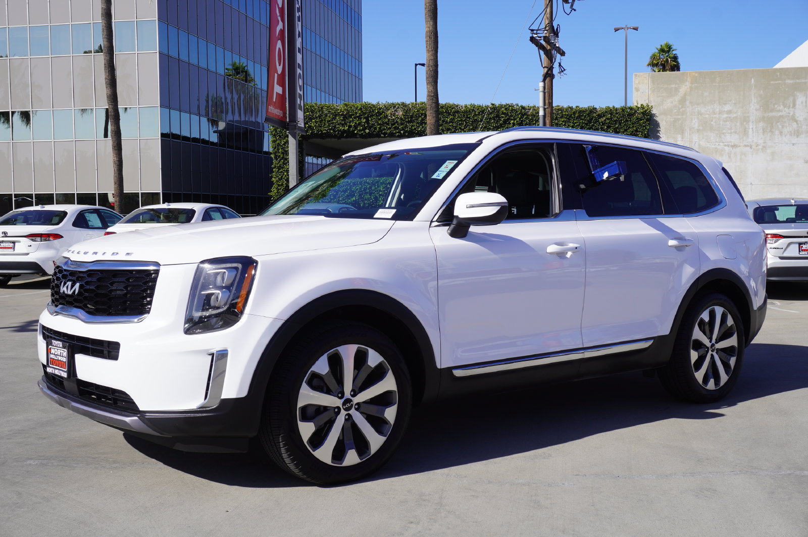 Used 2022 Kia Telluride EX w/ EX Premium Package FWD image 4
