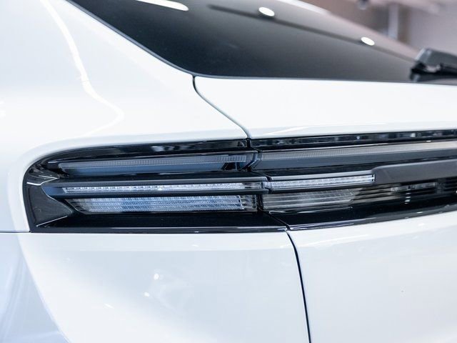Certified 2025 Porsche Macan Electric image 23