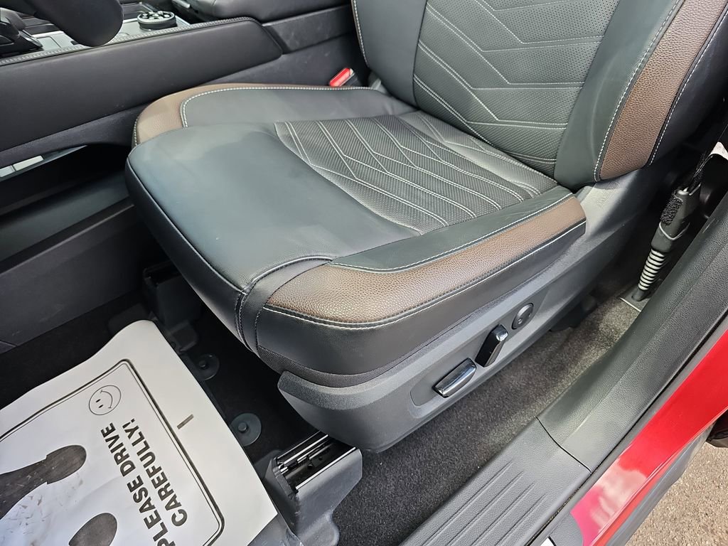 Used 2024 Nissan Pathfinder Platinum w/ Cargo Package image 34