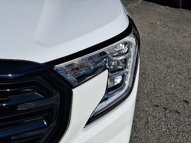 Used 2023 GMC Terrain SLE w/ Driver Convenience Package FWD image 9