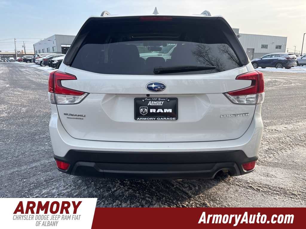 Used 2021 Subaru Forester Premium image 5