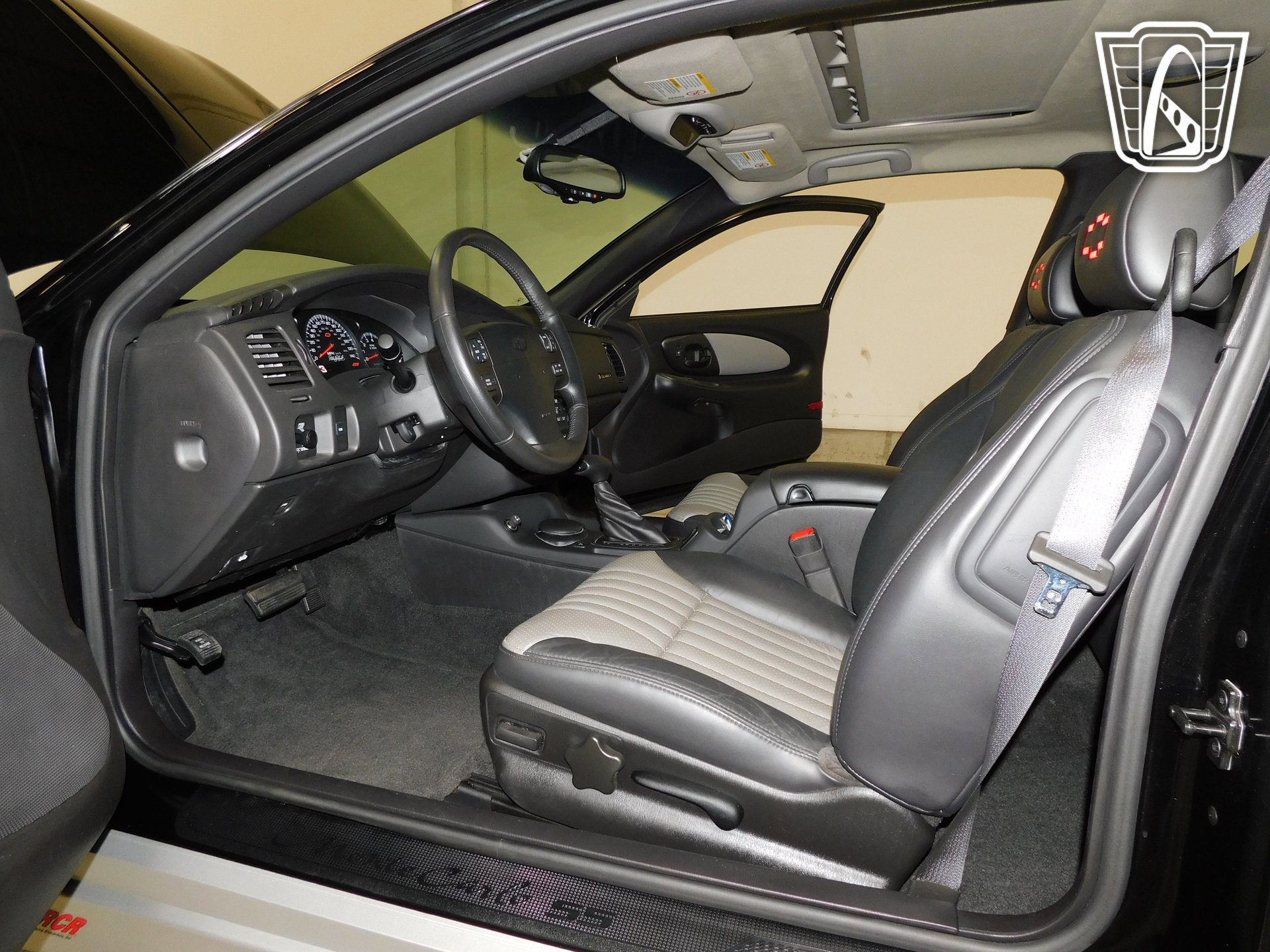 Used 2002 Chevrolet Monte Carlo SS w/ Pace Car Replica Pkg FWD image 6