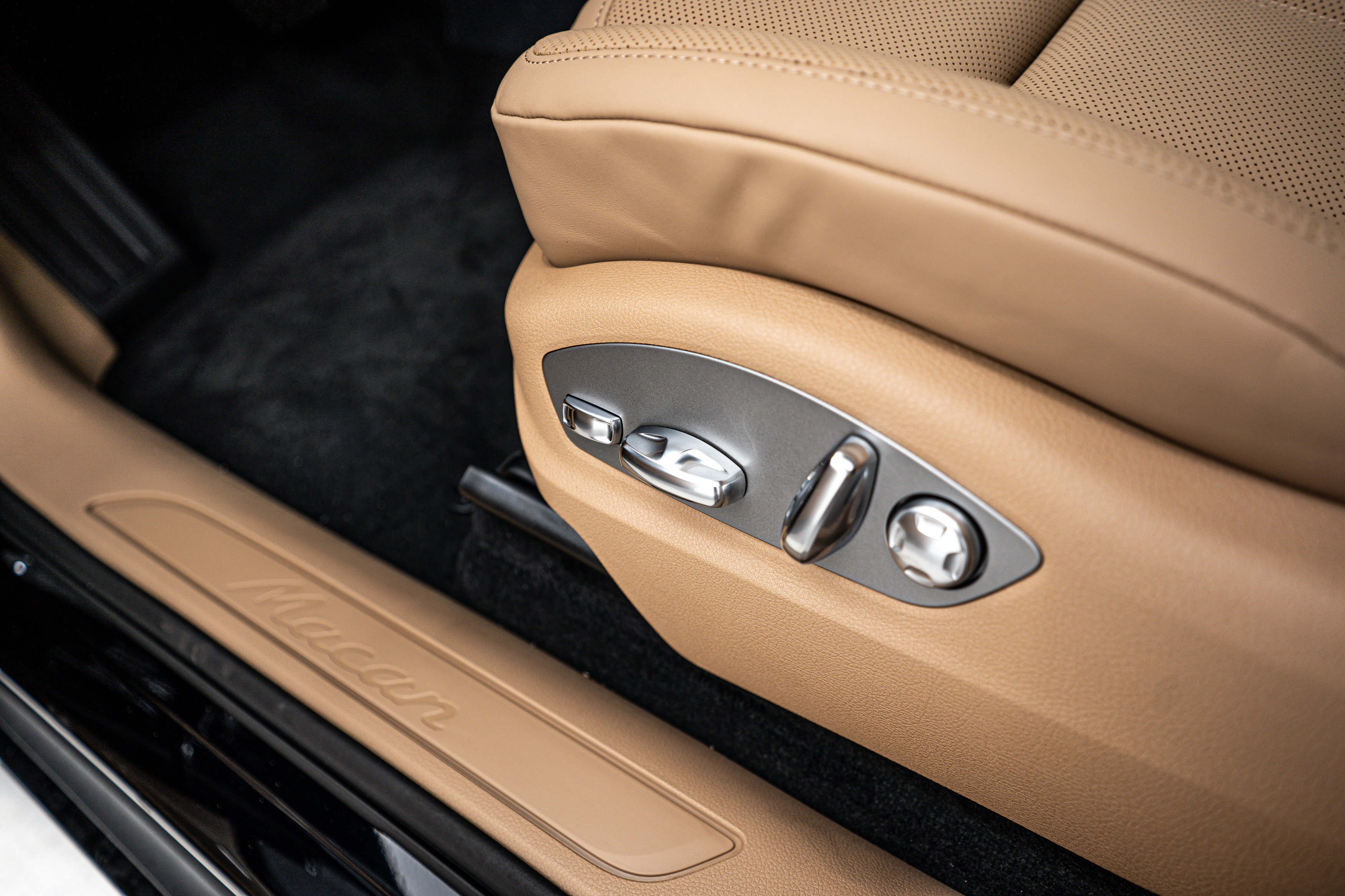 Certified 2026 Porsche Macan AWD/4WD image 20