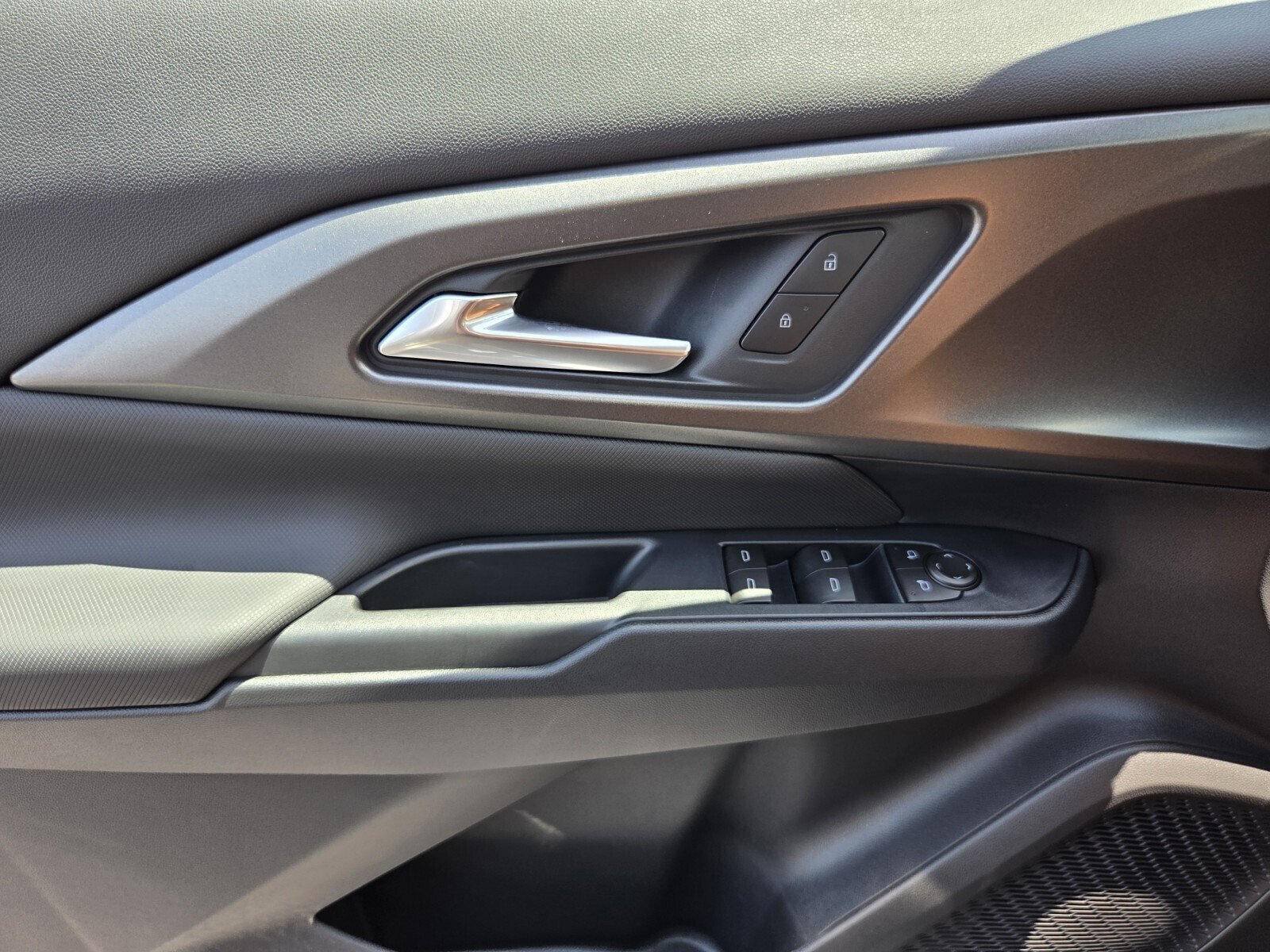New 2026 Chevrolet Equinox EV LT FWD image 11