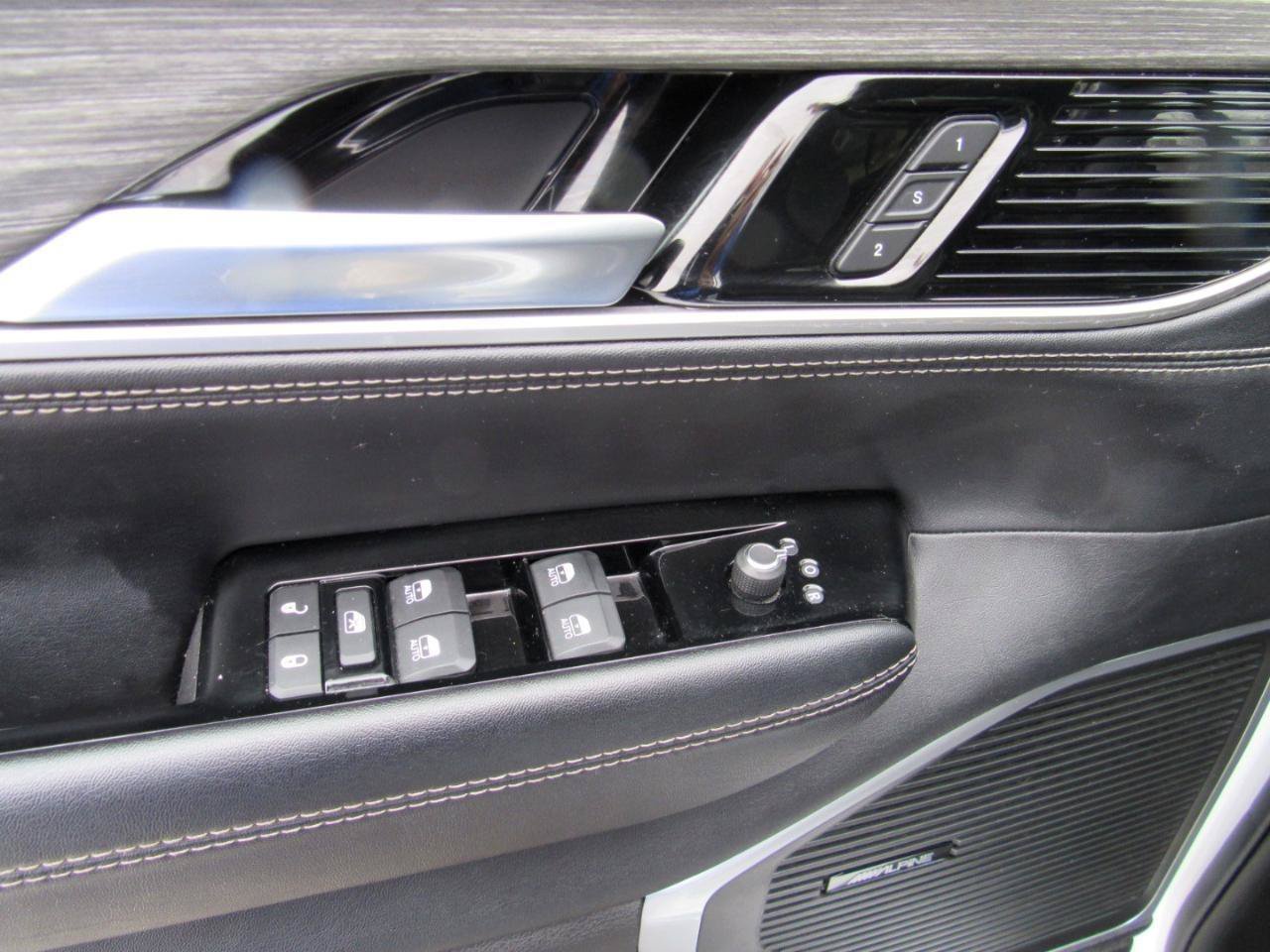 Used 2024 Jeep Wagoneer Series III AWD/4WD image 16