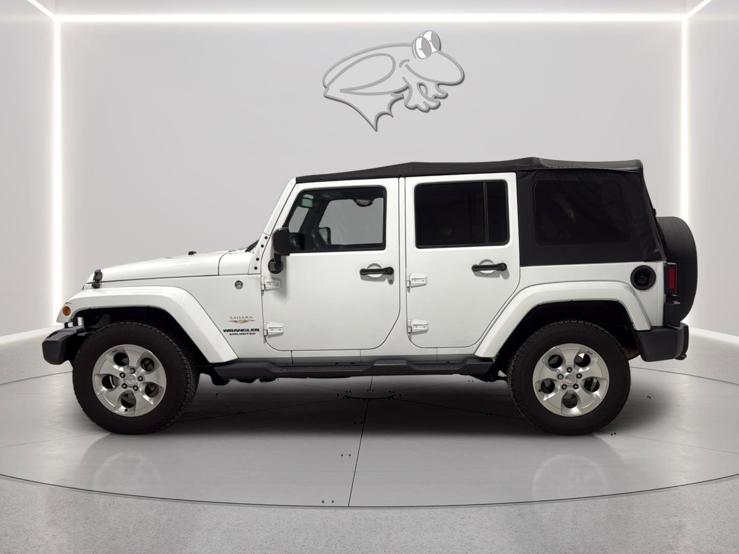 Used 2015 Jeep Wrangler Unlimited Sahara w/ Connectivity Group image 4