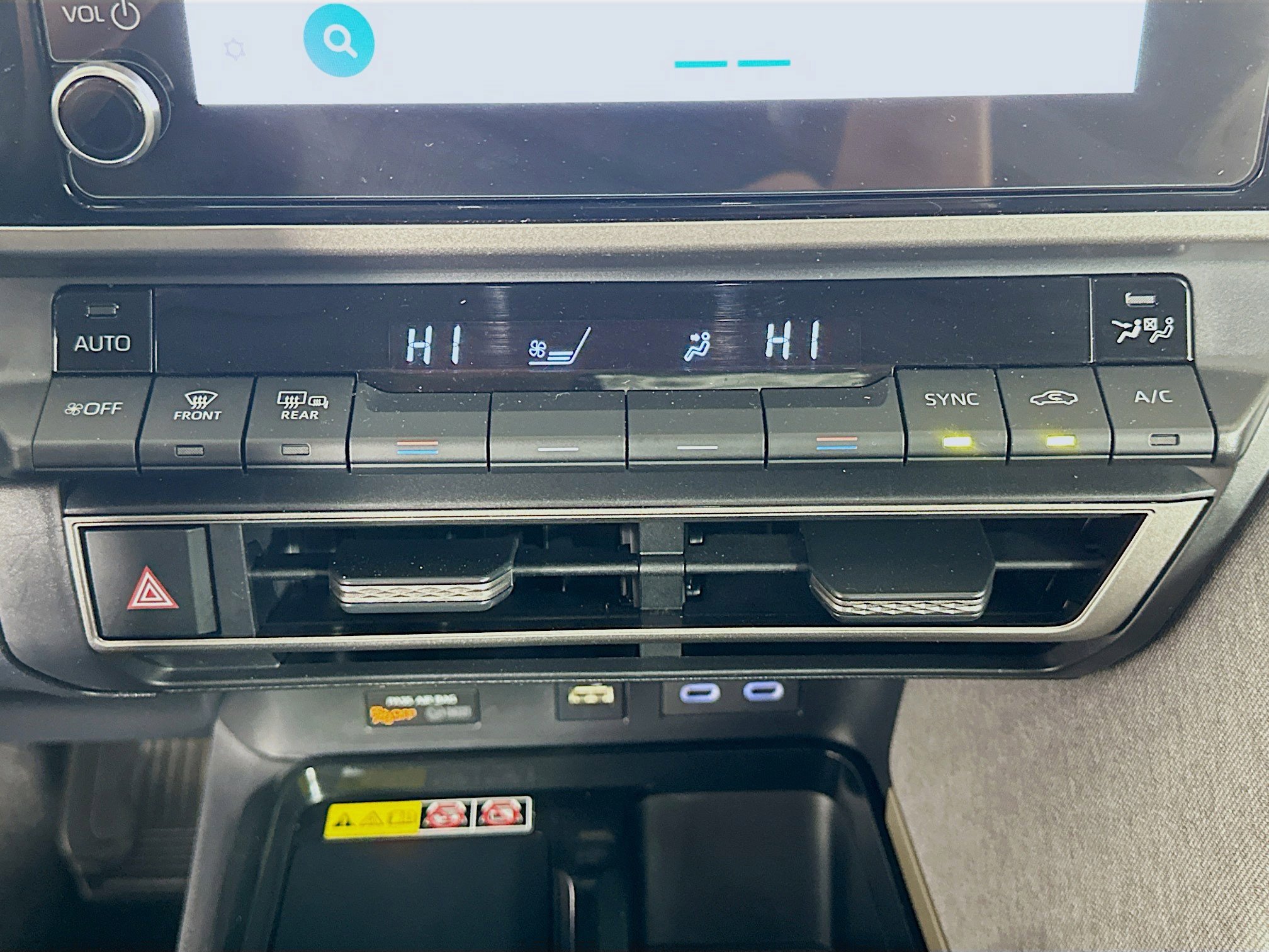 Used 2025 Toyota Camry LE w/ Convenience Package image 34