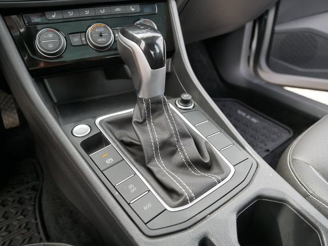 Certified 2023 Volkswagen Jetta SE FWD image 31