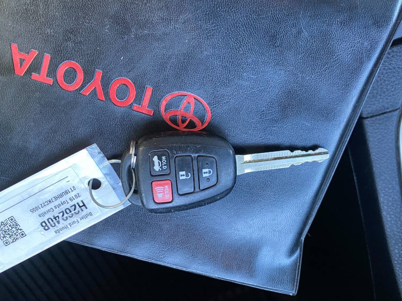 Used 2019 Toyota Corolla LE FWD image 17