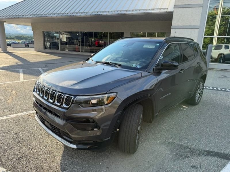 Used 2023 Jeep Compass Limited w/ Elite Group AWD/4WD image 2