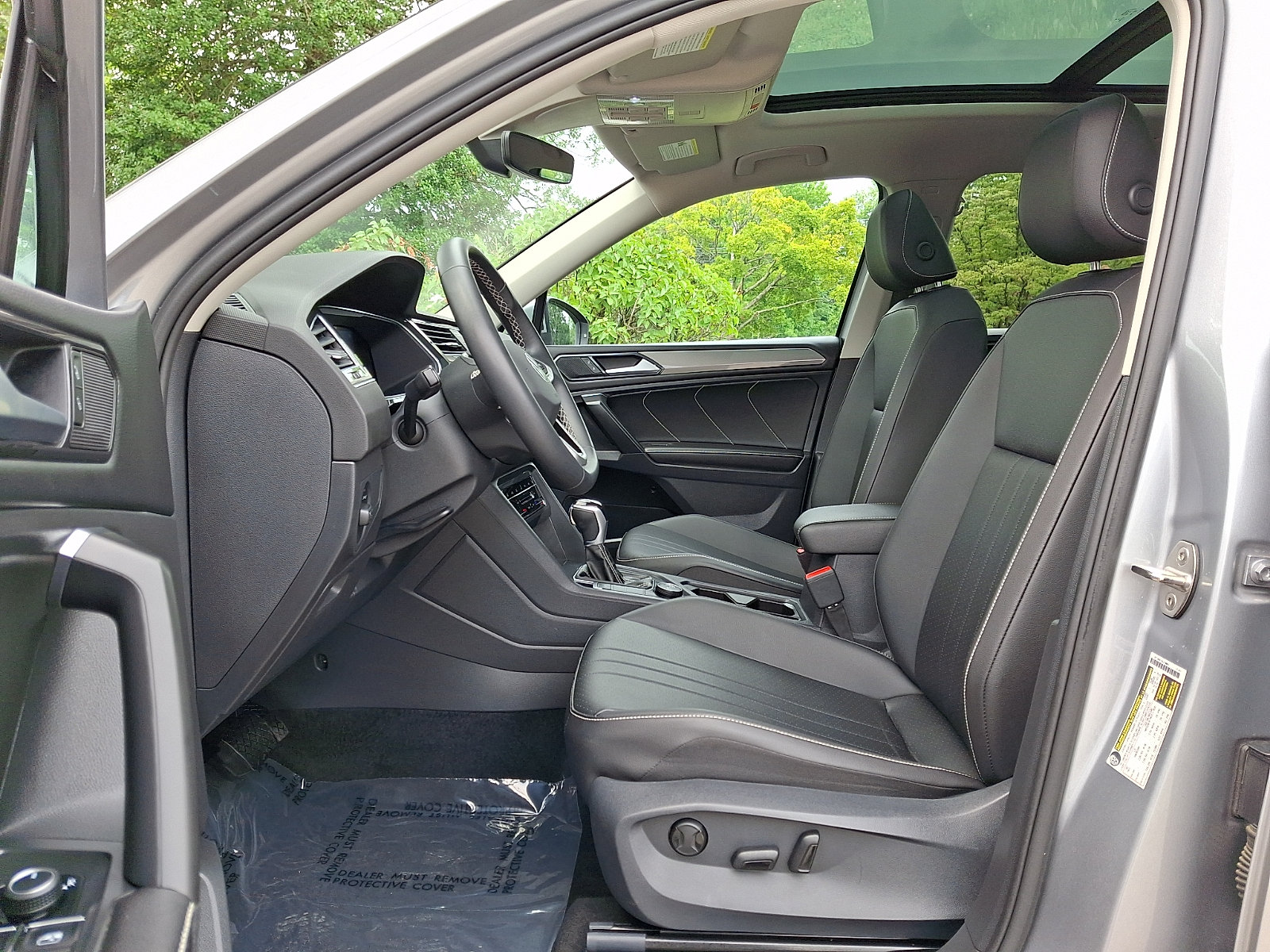 Used 2023 Volkswagen Tiguan SE AWD/4WD image 14