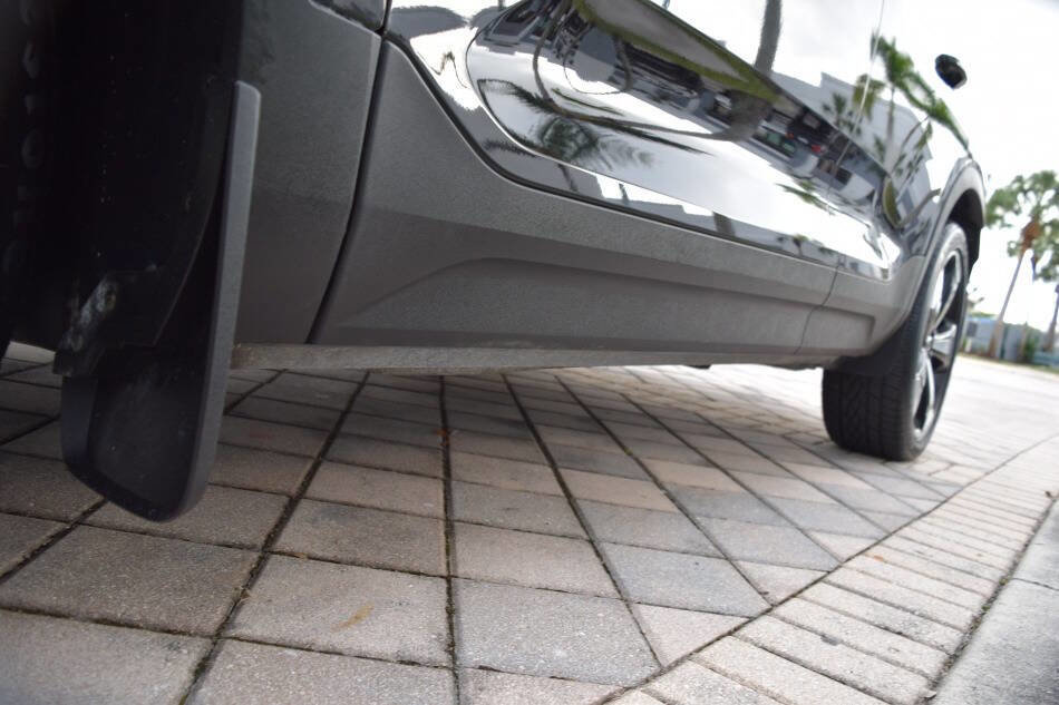 Used 2020 Volvo XC40 T5 Momentum w/ Protection Package Premier image 28