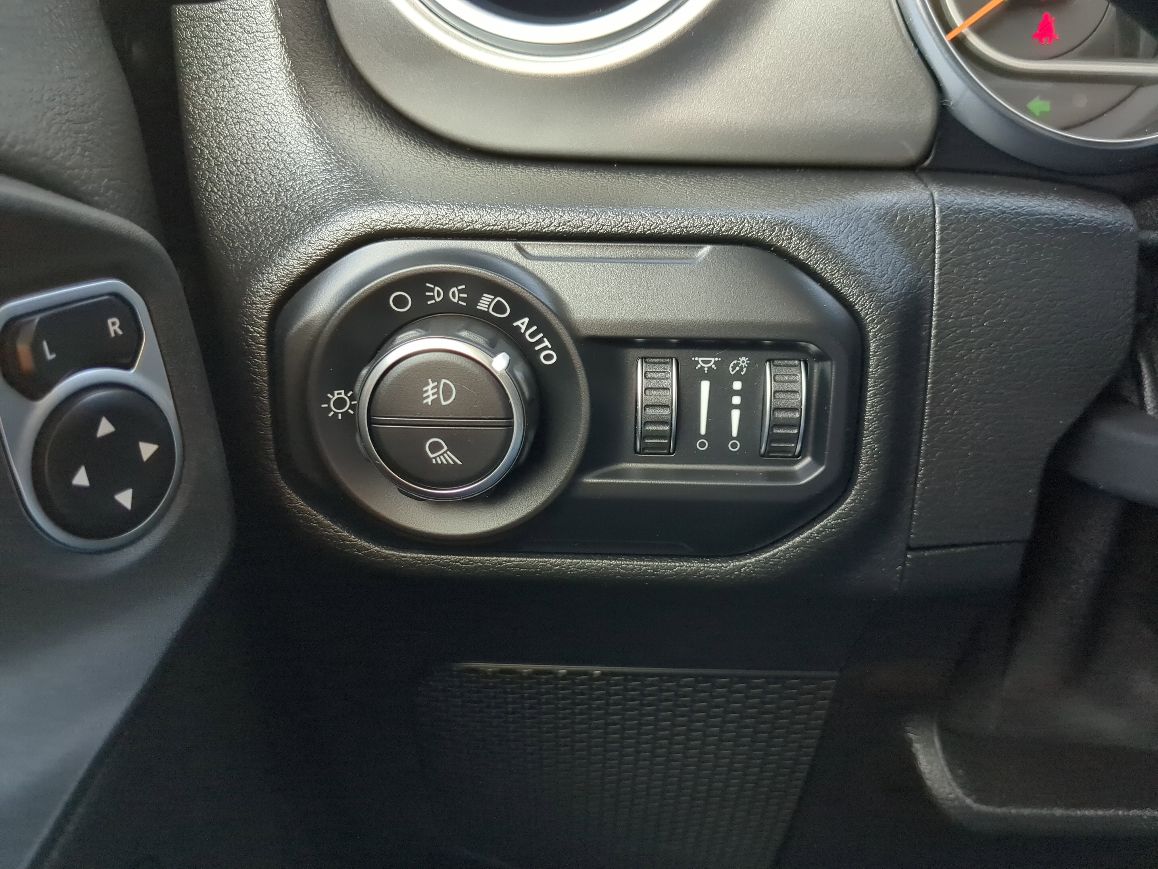 Used 2020 Jeep Gladiator Overland w/ Safety Group image 30