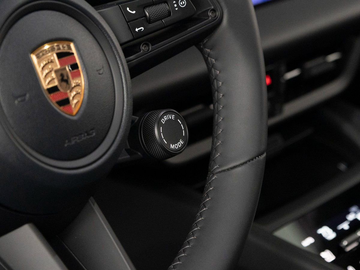 New 2025 Porsche Macan 4S Electric image 19