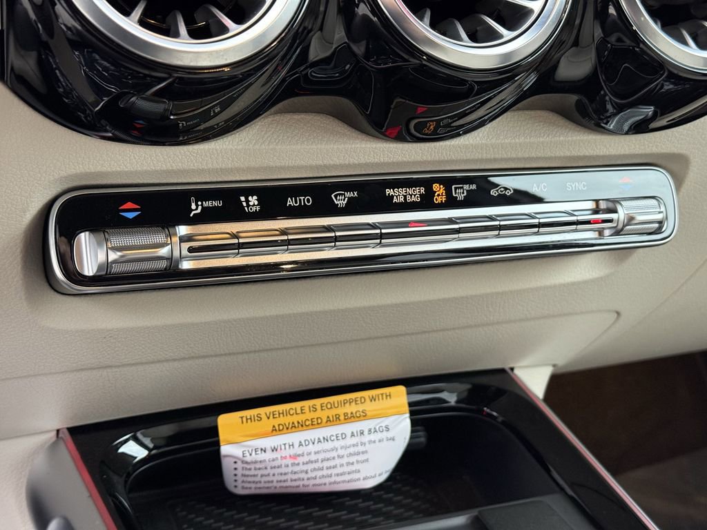 Certified 2025 Mercedes-Benz GLB 250 4MATIC image 33