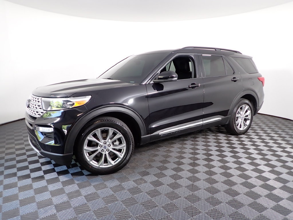 Used 2024 Ford Explorer XLT w/ Equipment Group 202A AWD/4WD image 11