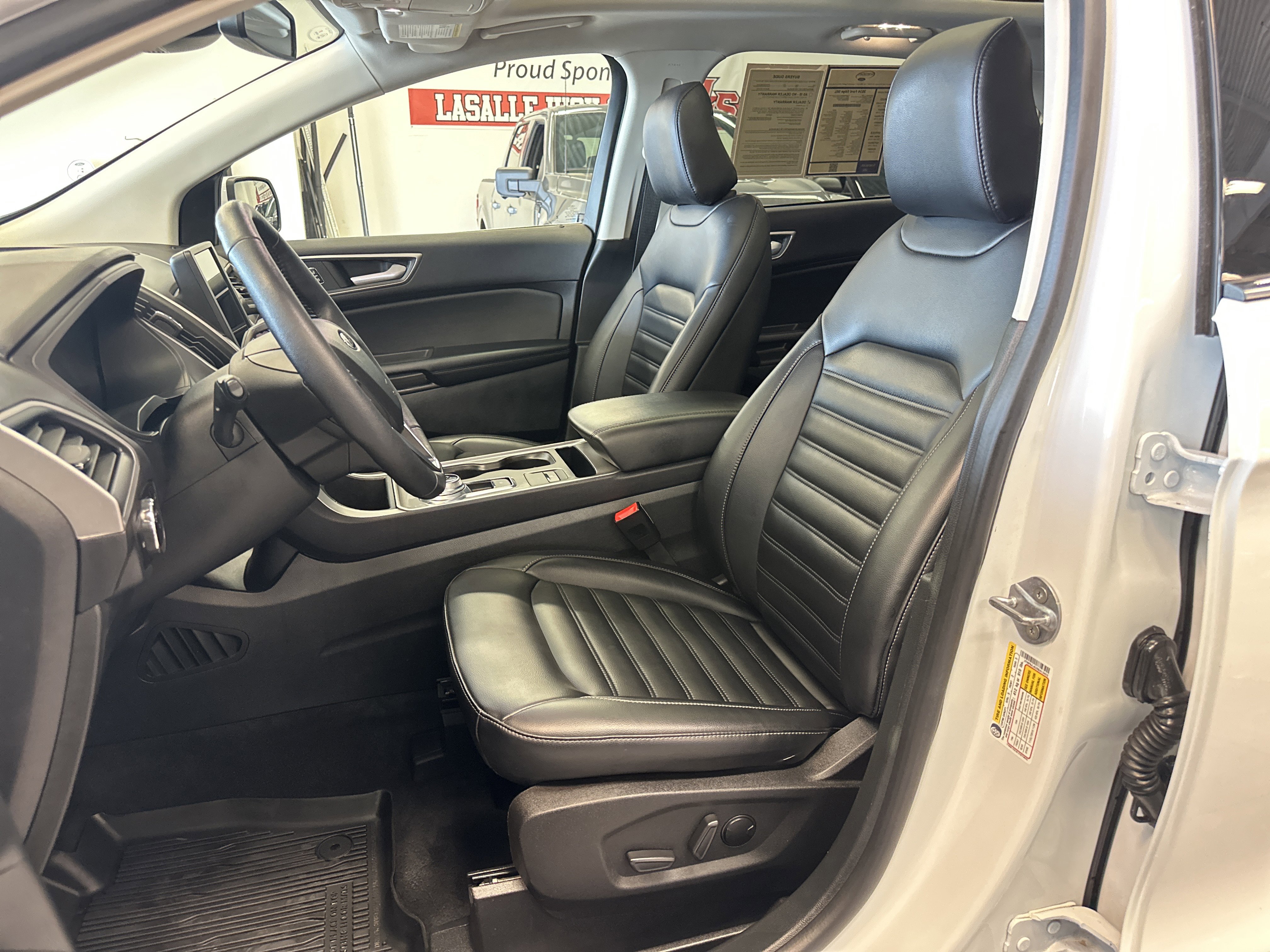 Used 2024 Ford Edge SEL w/ Convenience Package image 5