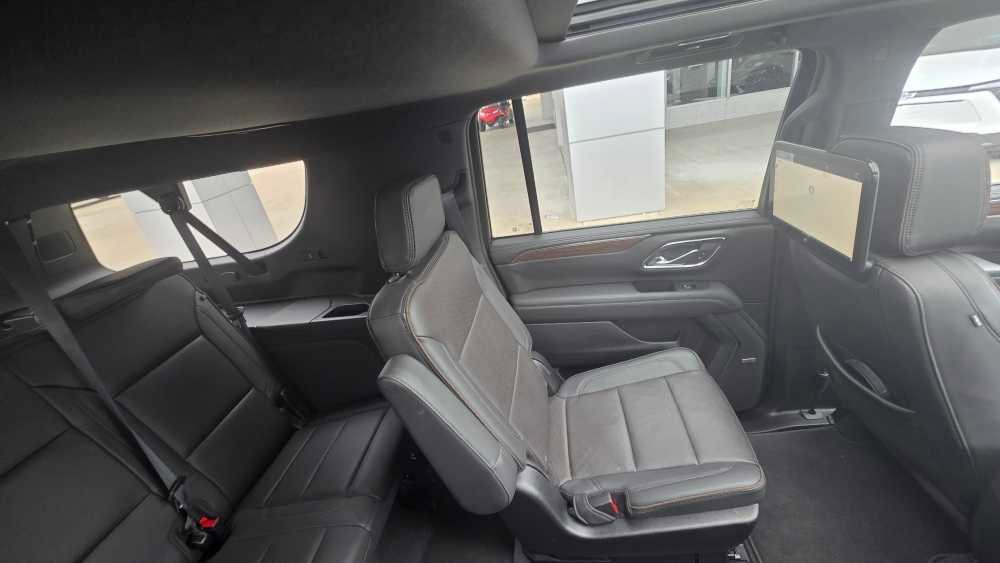 Used 2024 Chevrolet Suburban High Country w/ Advanced Technology Package AWD/4WD image 24