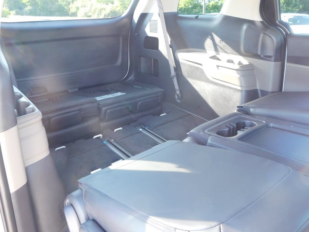 Used 2025 Kia Carnival EX FWD image 31