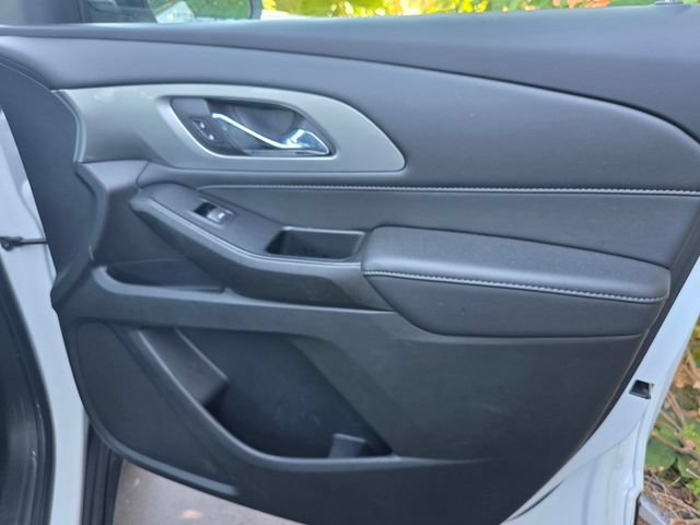 Used 2023 Chevrolet Traverse LT w/ LPO, Cargo Package FWD image 23