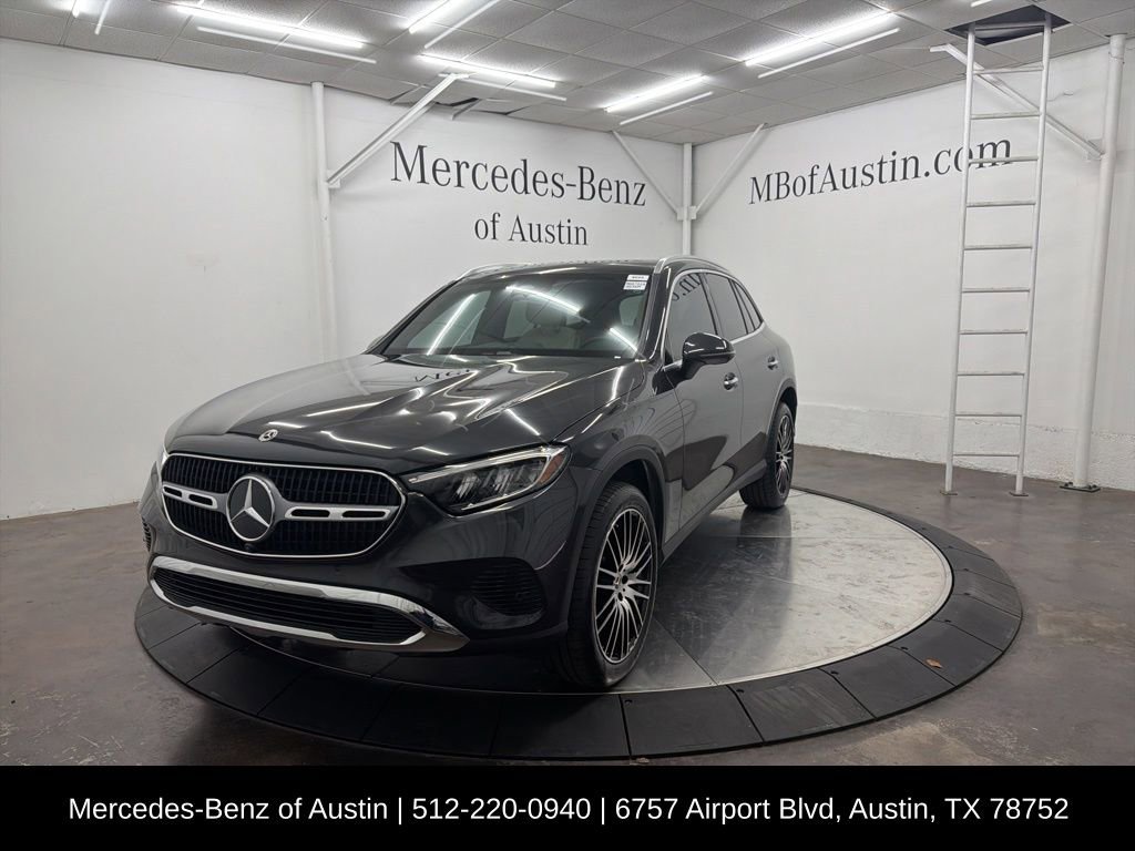 Used 2025 Mercedes-Benz GLC 300 4MATIC image 3