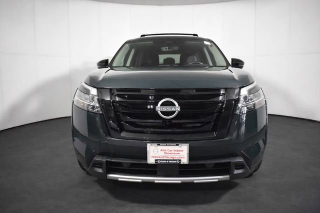 Certified 2024 Nissan Pathfinder SL w/ Black Appearance Package image 2