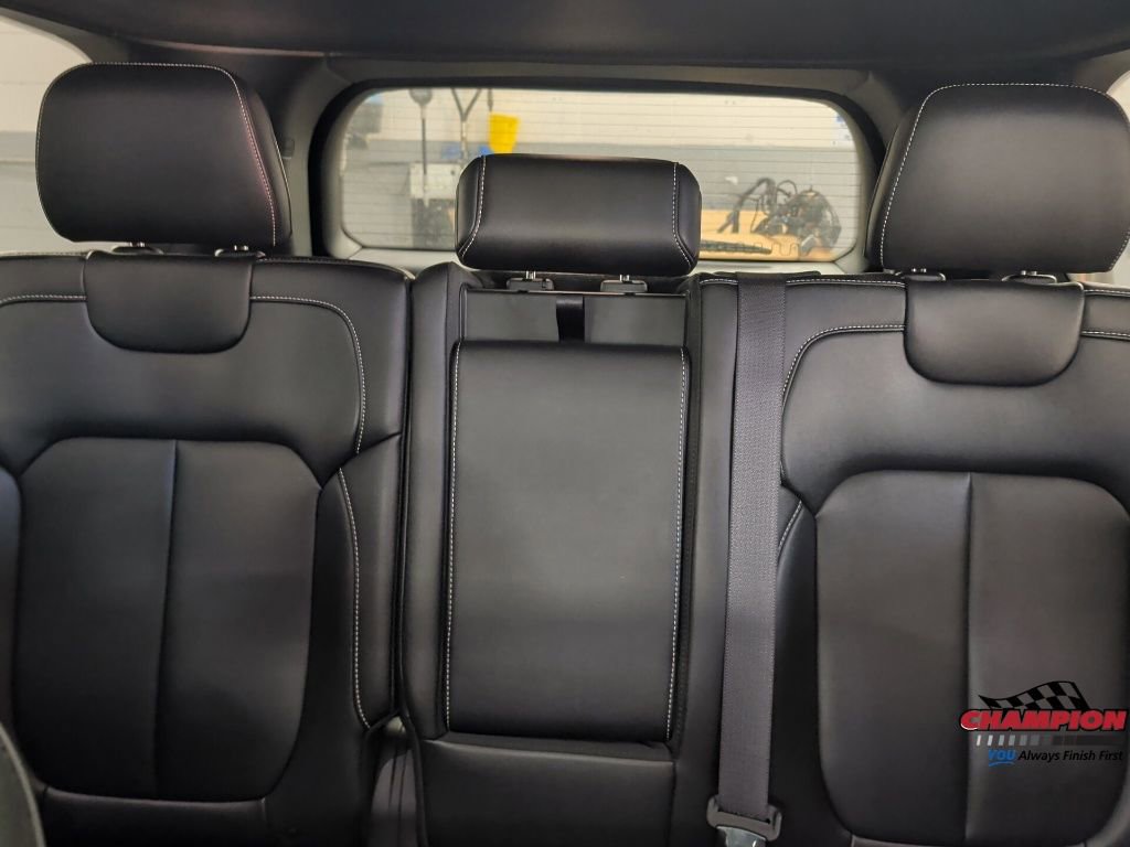 Used 2025 Jeep Grand Cherokee Limited w/ Black Appearance Package image 22