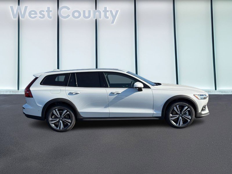 New 2026 Volvo V60 B5 Cross Country Plus w/ Climate Package image 2