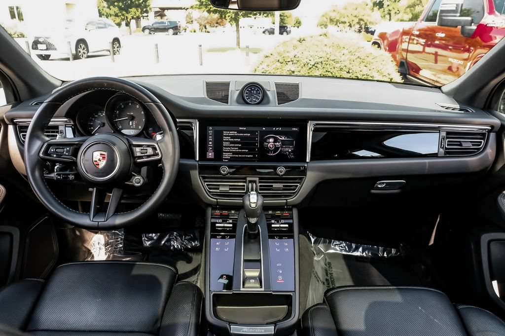 Used 2024 Porsche Macan AWD/4WD image 10