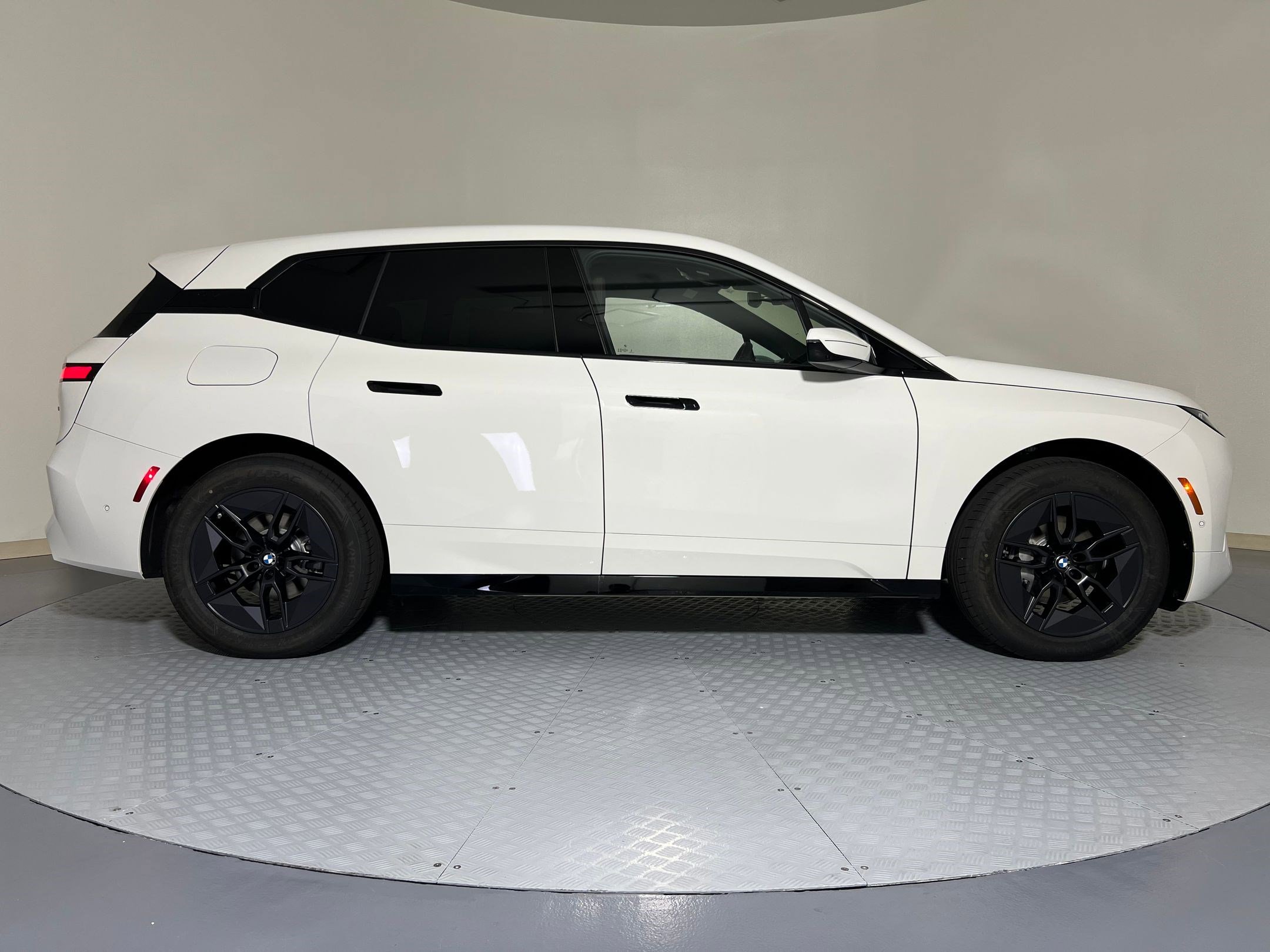 New 2026 BMW iX xDrive60 w/ Executive Package AWD/4WD image 8