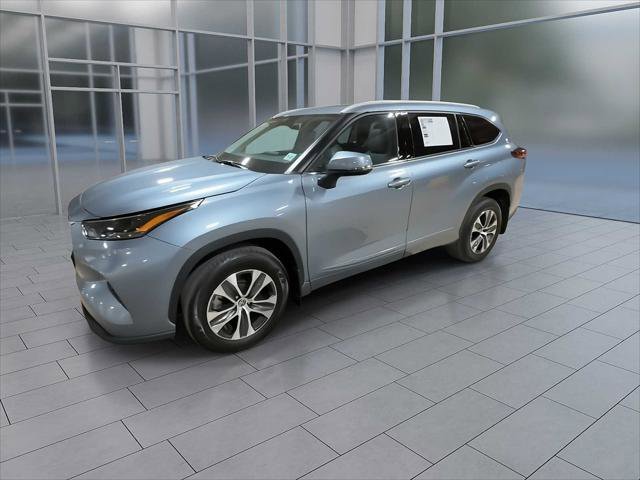 Certified 2022 Toyota Highlander XLE image 4