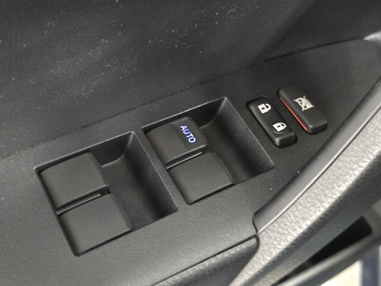 Used 2016 Toyota Corolla S Premium image 25