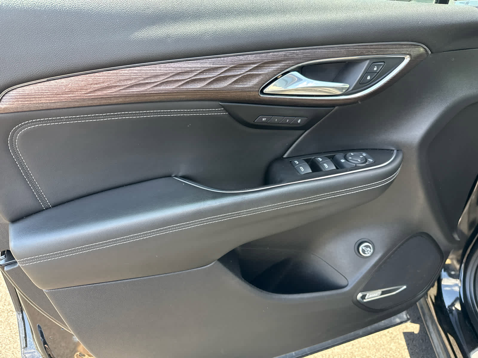 Used 2023 Buick Envision Avenir AWD/4WD image 11