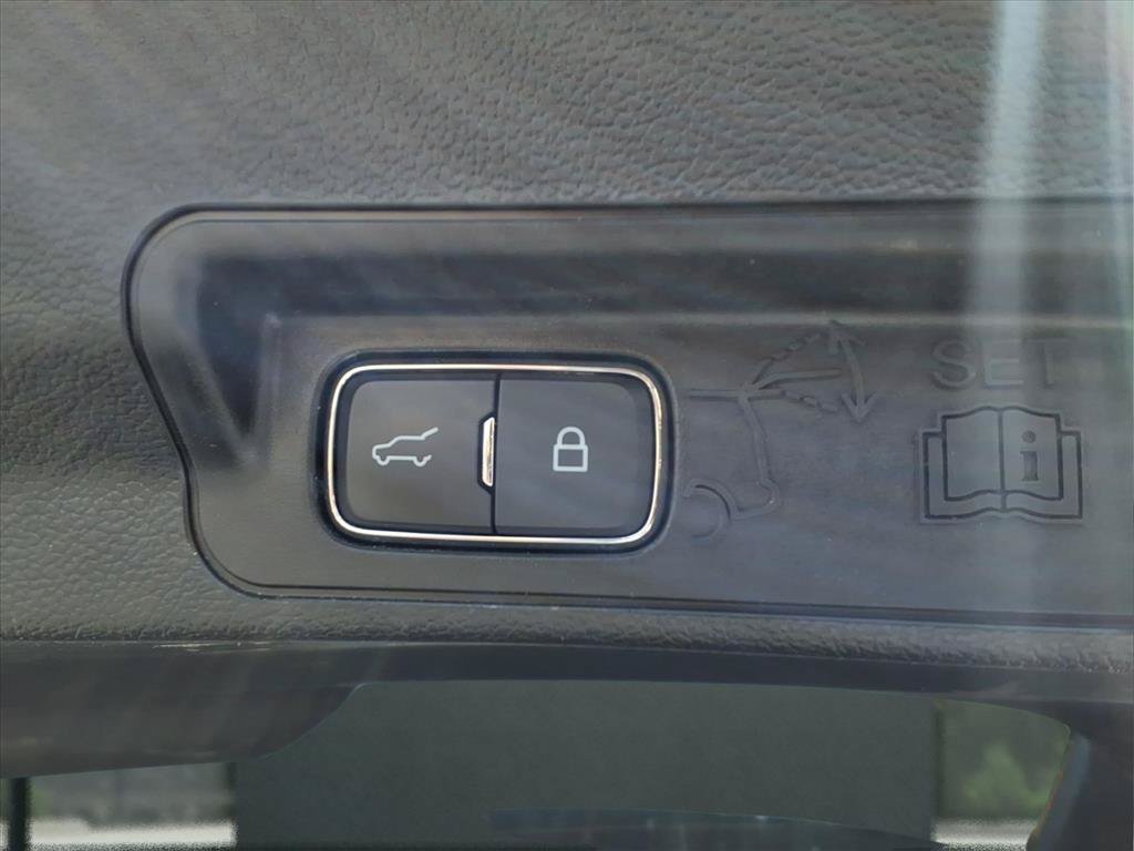Used 2024 Ford Explorer XLT w/ Equipment Group 202A RWD image 28