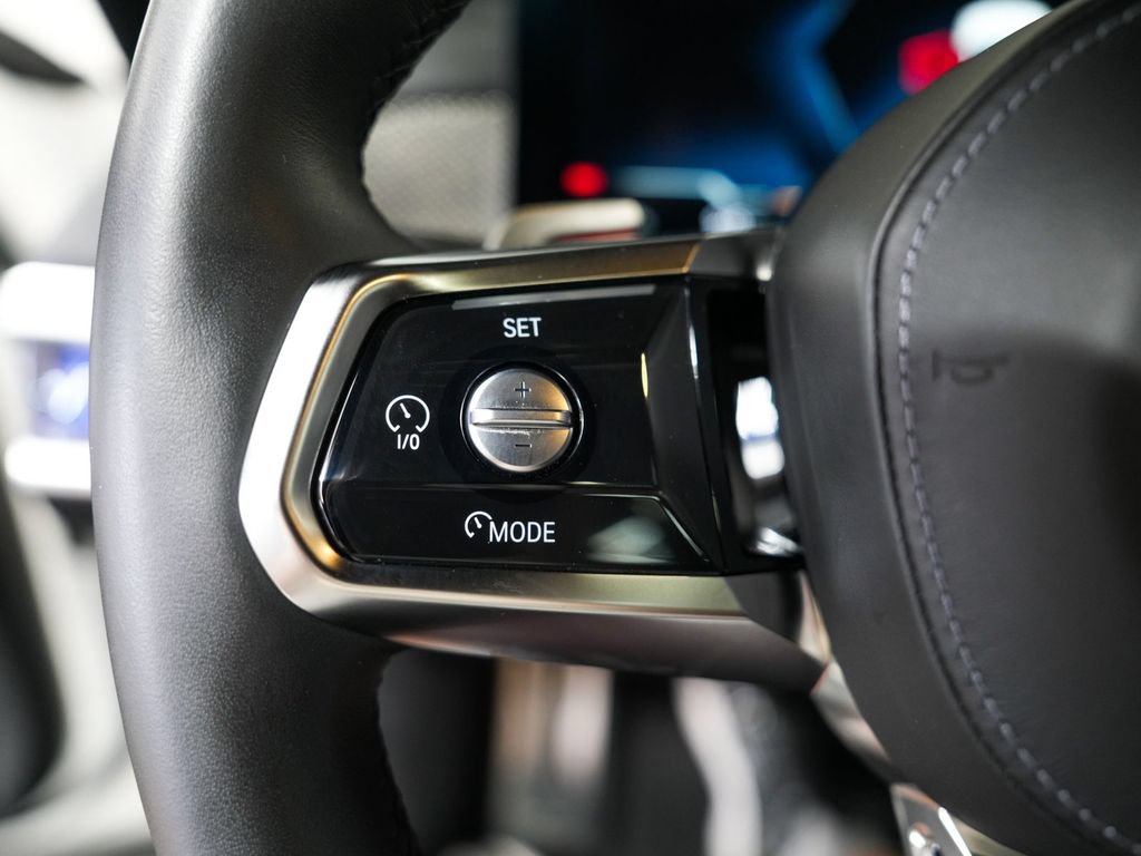Used 2023 BMW i7 xDrive60 AWD/4WD image 27