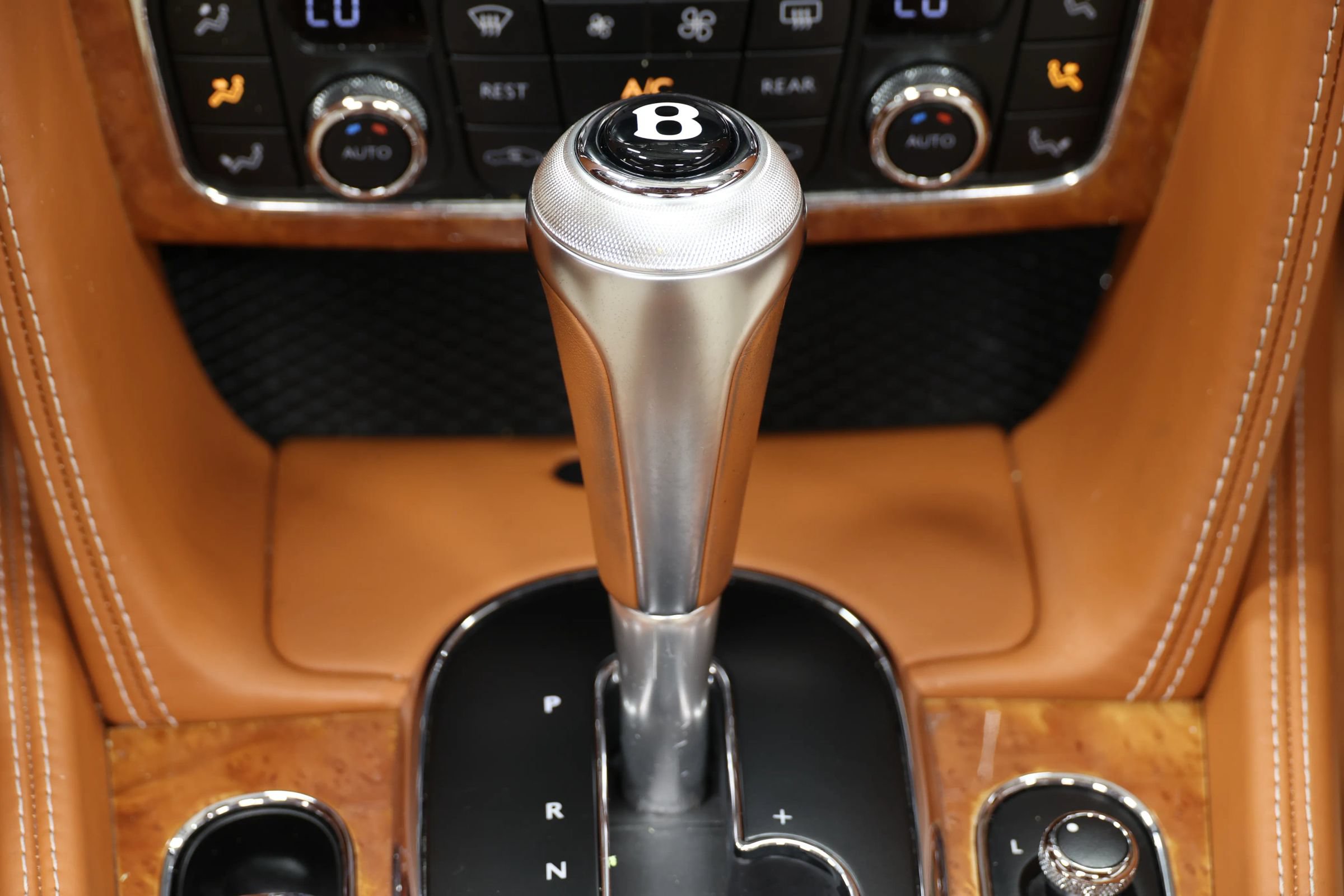 Used 2018 Bentley Flying Spur V8 AWD/4WD image 41