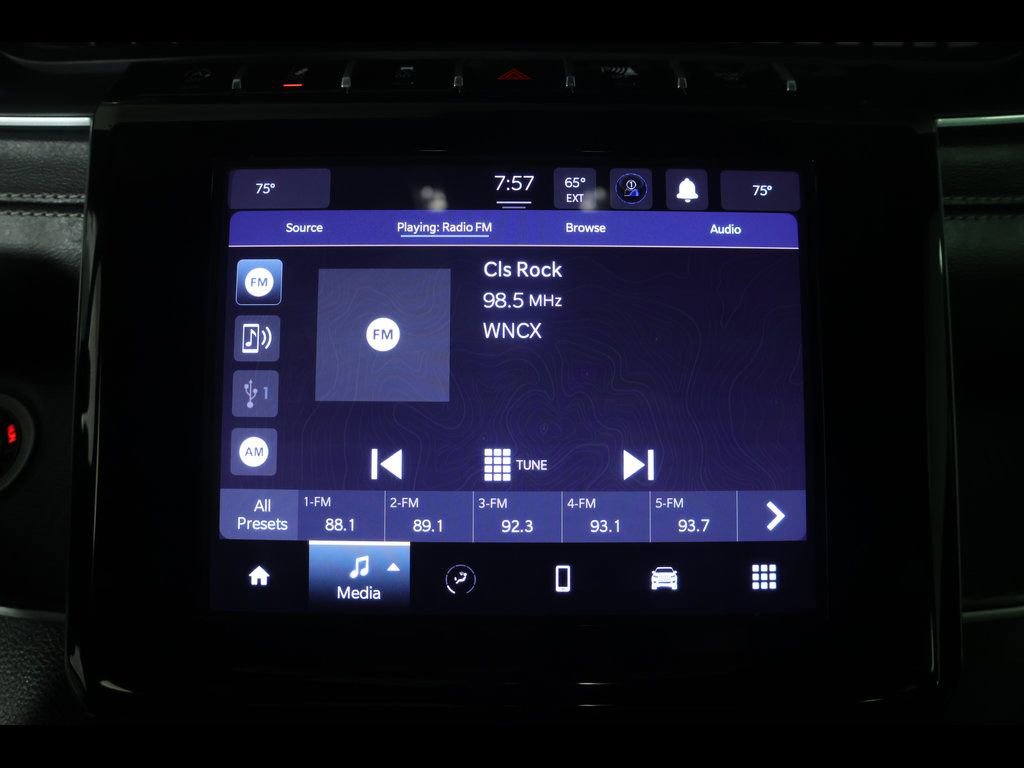 Used 2024 Jeep Grand Cherokee Laredo image 25