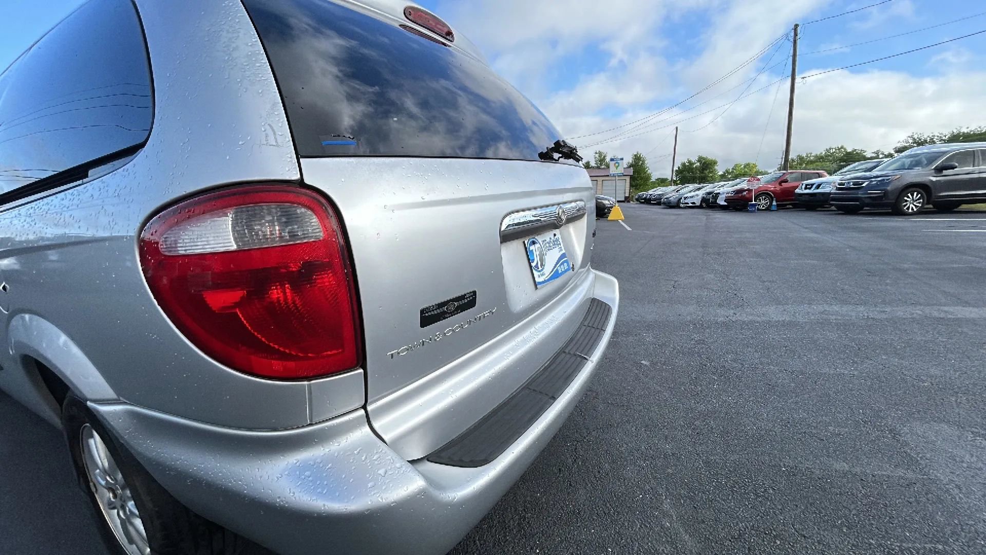 Used 2004 Chrysler Town & Country Touring FWD image 19