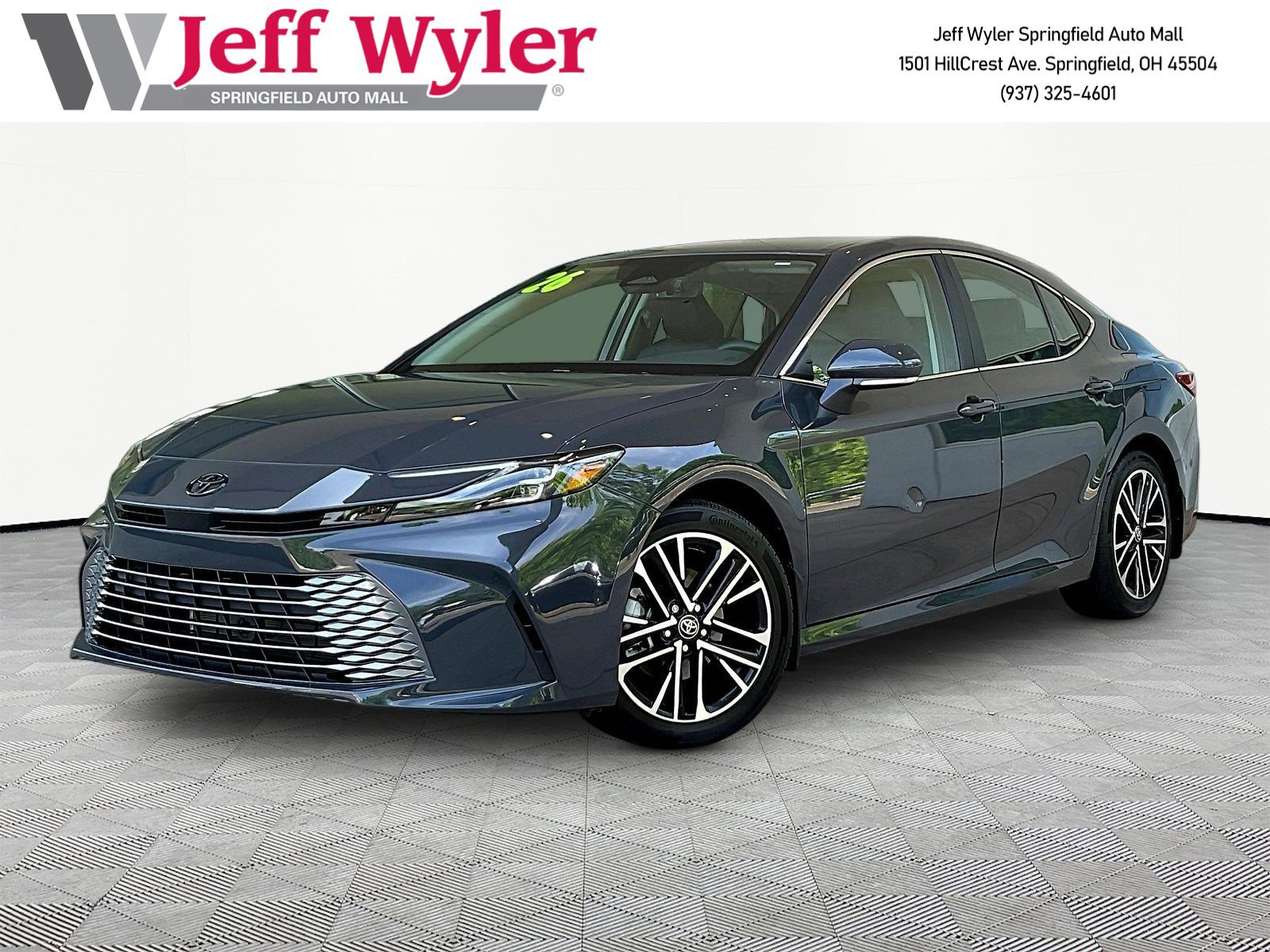 Used 2026 Toyota Camry XLE FWD image 1
