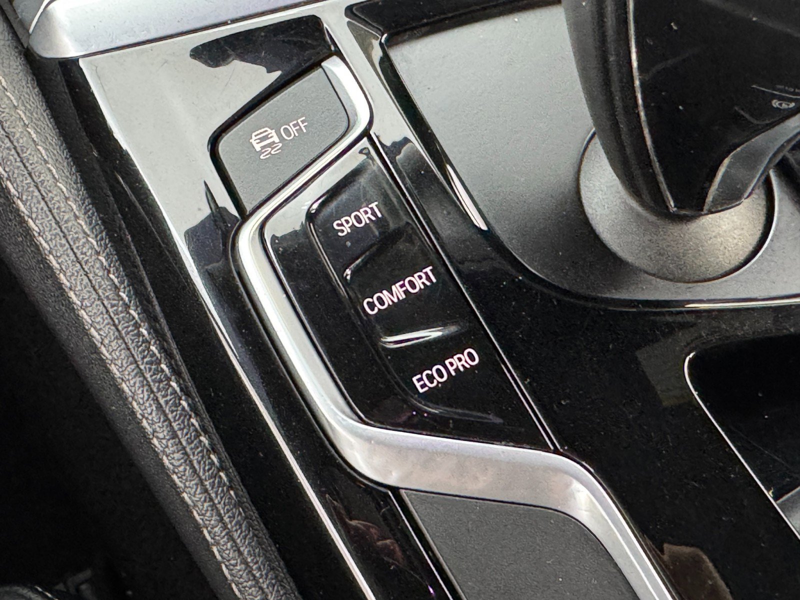 Used 2017 BMW 540i xDrive image 32