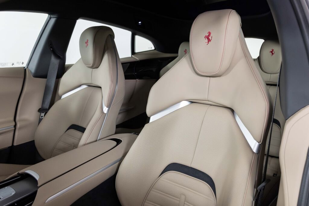 Certified 2024 Ferrari Purosangue image 4