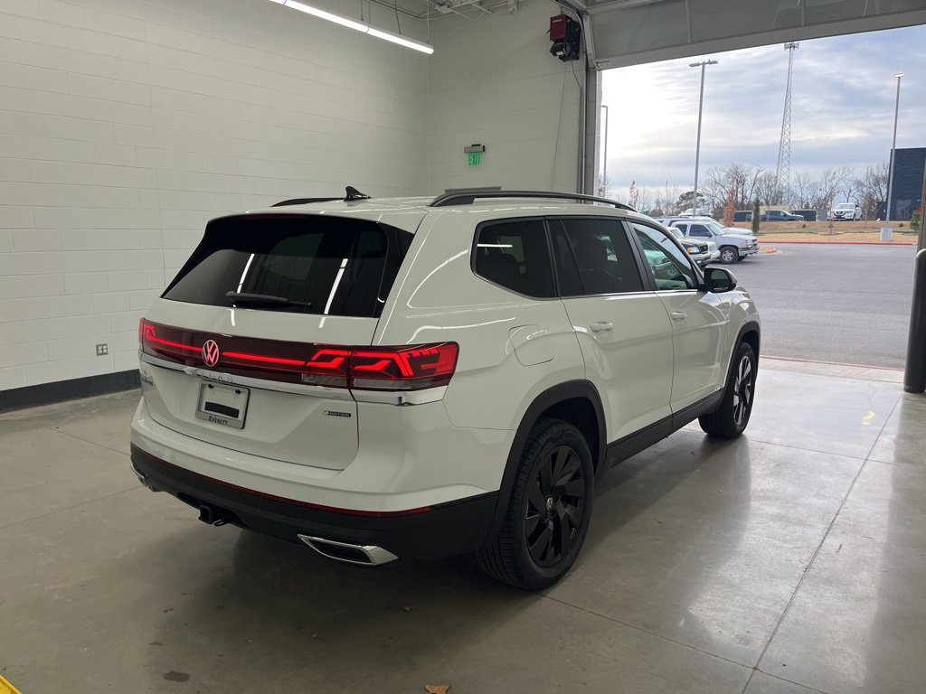 Certified 2025 Volkswagen Atlas SE image 6