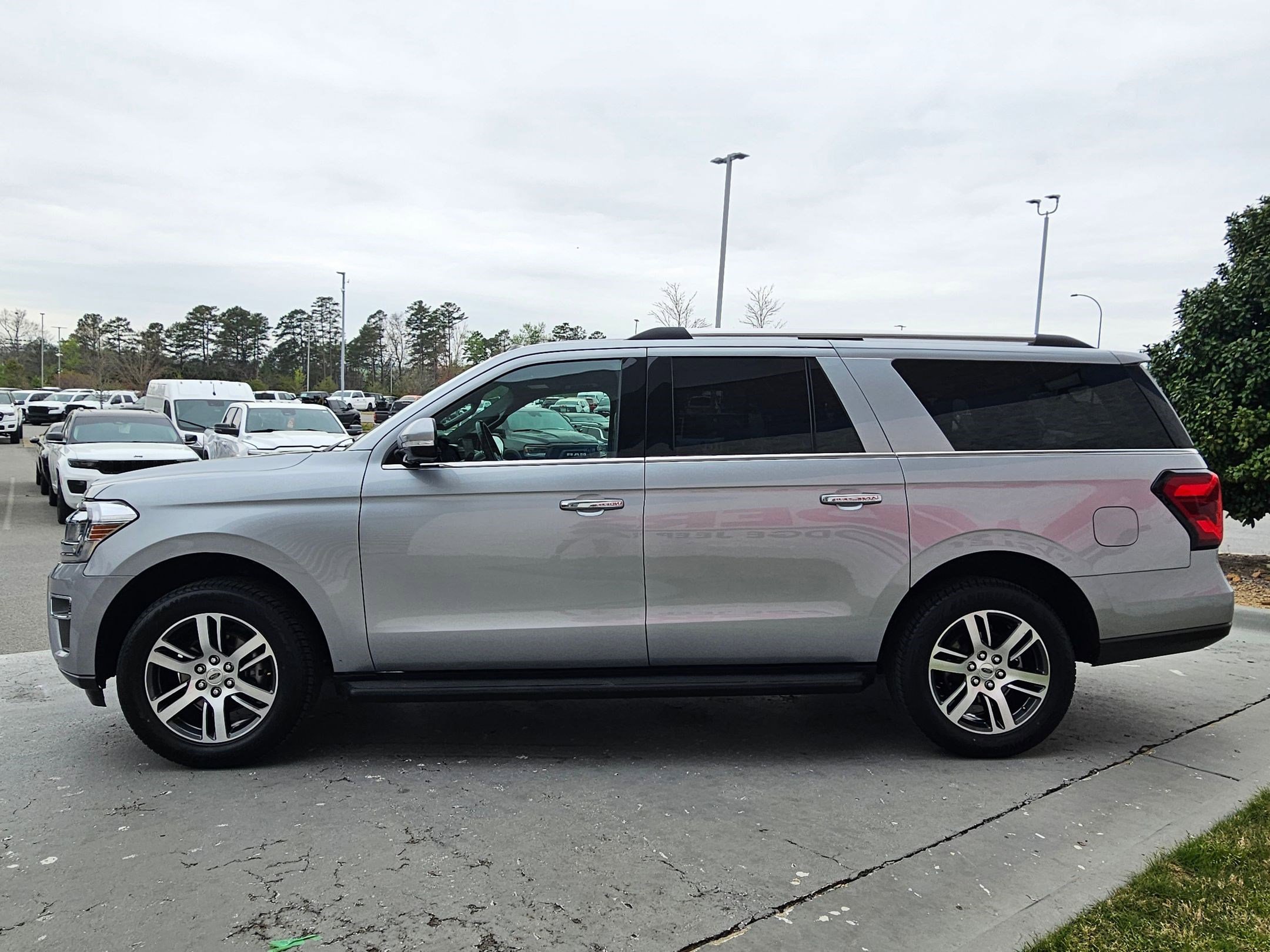 Used 2024 Ford Expedition Max Limited image 4