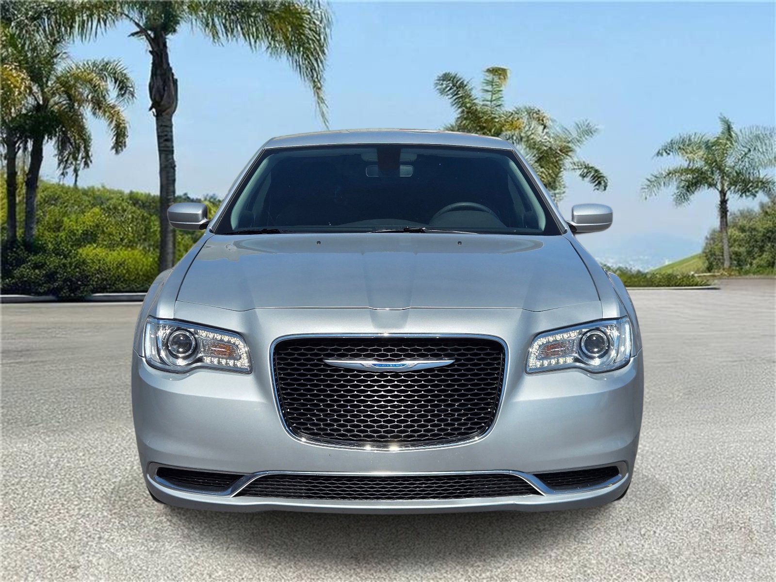 Used 2023 Chrysler 300 Touring RWD image 3